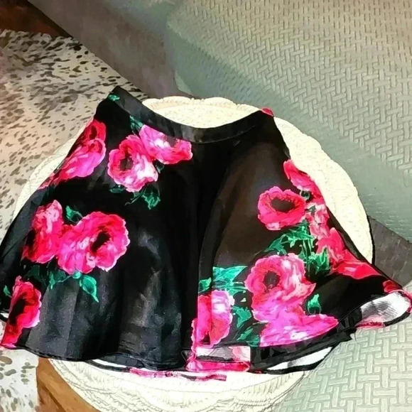 B. Darlin Skirt - Picture 1 of 4